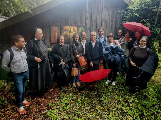 Mit dem Ursprung in Berührung kommen